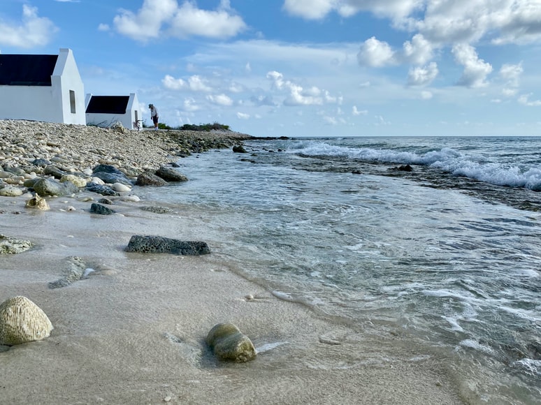 Casas a beira mar em Bonaire, Países Baixos Caribenhos representa o seguro viagem para Bonaire