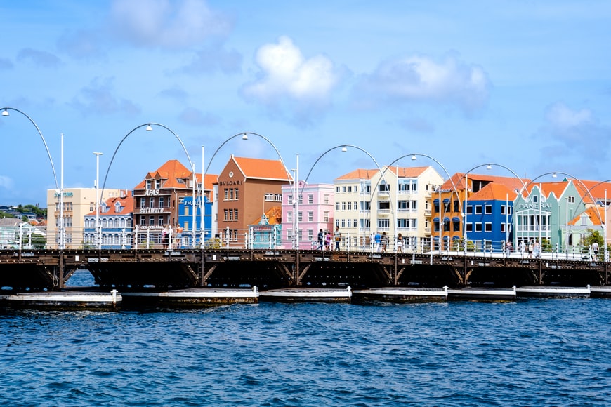 Vista de ponte em Willemstad, Curaçao - Foto: Aron Marinelli via Unsplash