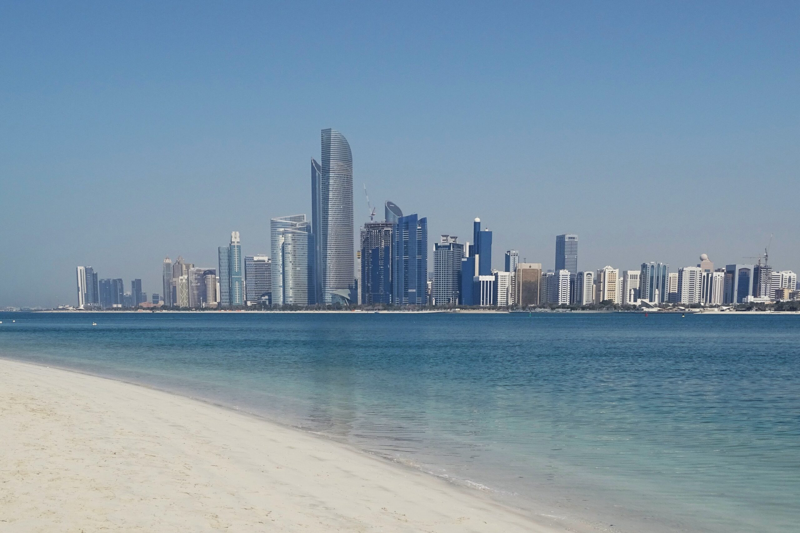 Vista da cidade de Abu Dhabi, Emirados Arabés - Representa seguro viagem Abu Dhabi.