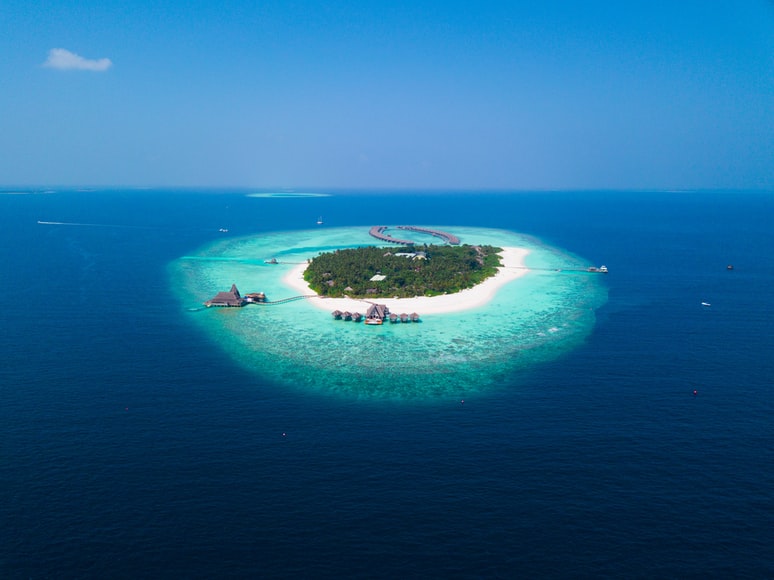 Resort Anantara Kihavah Maldives Villas, Maldivas  no meio do mar- Representa seguro viagem para Maldivas.