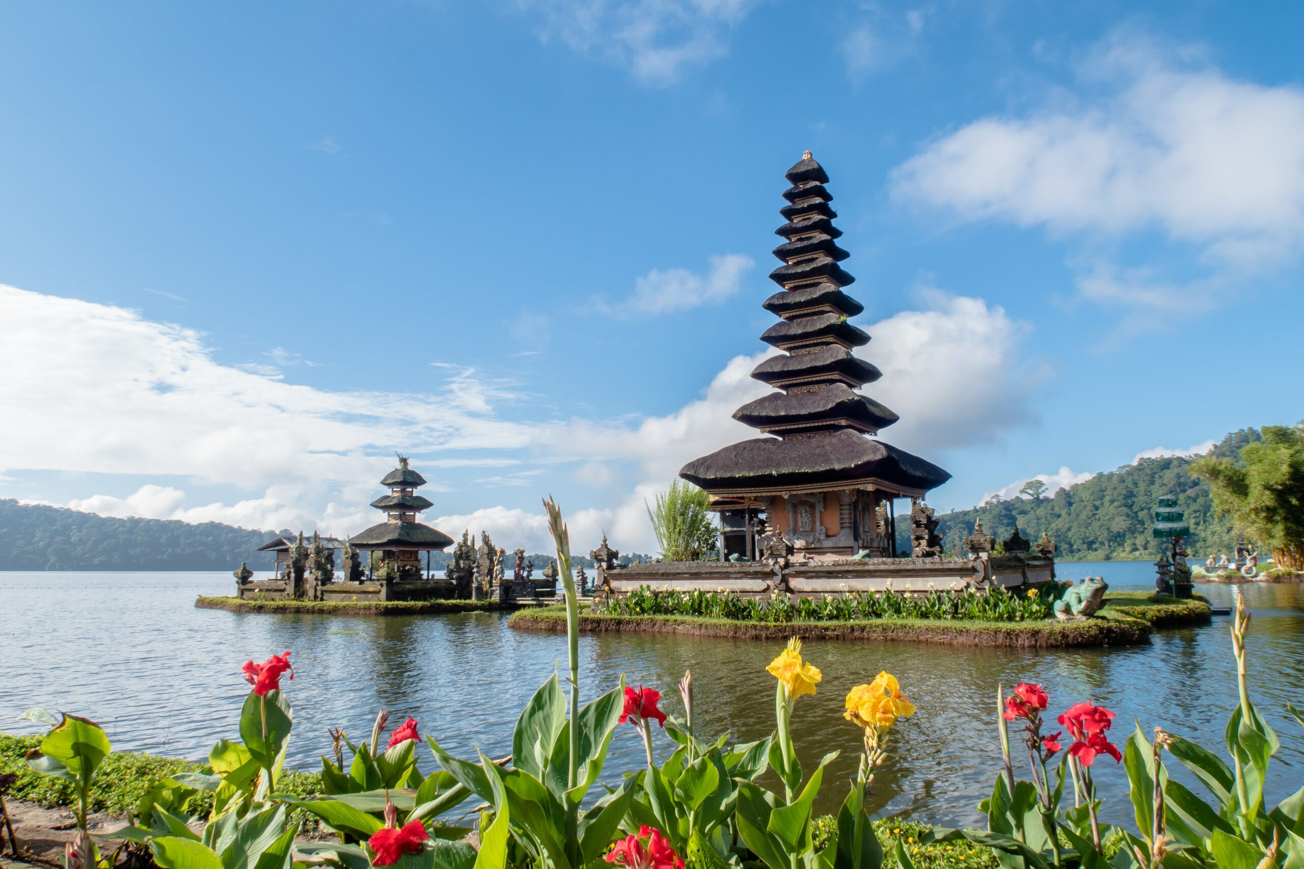 Templo no Lago Batur, Bali, Indonésia. 