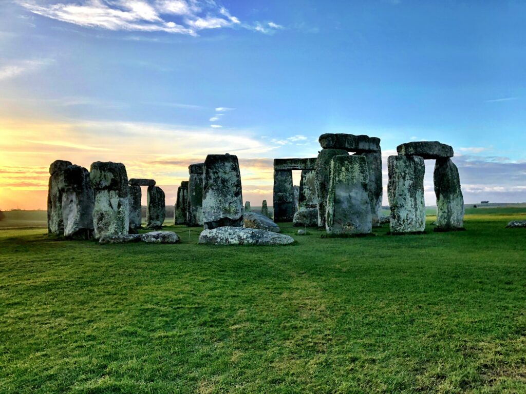 As ruínas misteriosas e antigas de Stonehenge na Inglaterra para representar o seguro viagem para Inglaterra