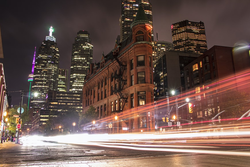 Prédios a noite em Gooderham Building, Wellington Street East , Toronto
