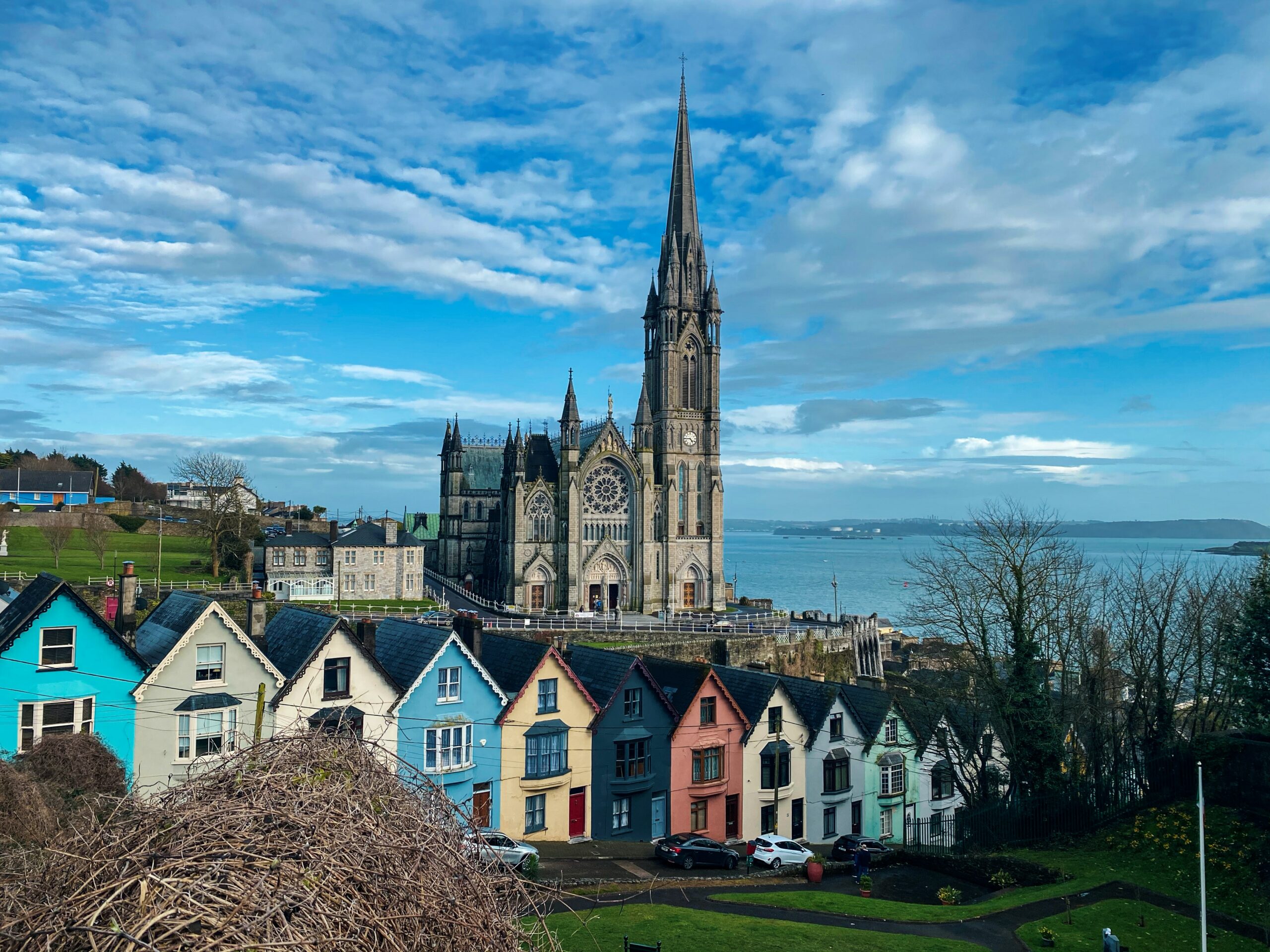 Casas coloridas em Cobh, Condado de Cork, Irlanda -Representa seguro viagem Irlanda