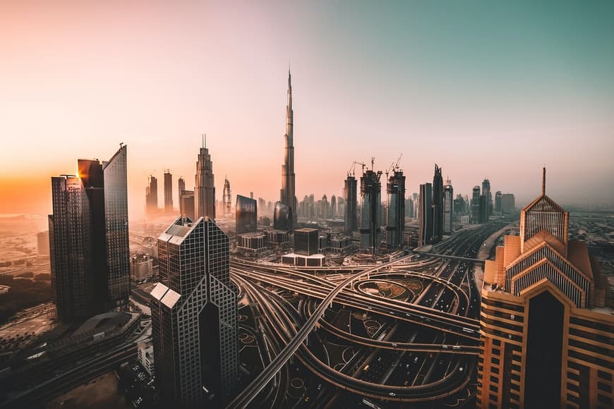 Vista da cidade de Dubai, Emirados Árabes - Representa seguro viagem para Dubai.