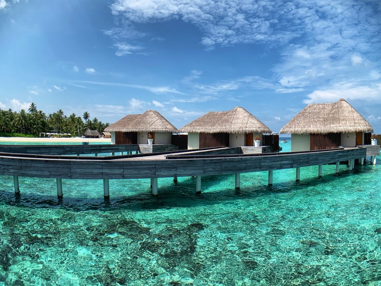 Cabanas flutuantes no meio do mar em Villa no resort de luxo W Hotel, Maldivas - Representa seguro viagem para Maldivas