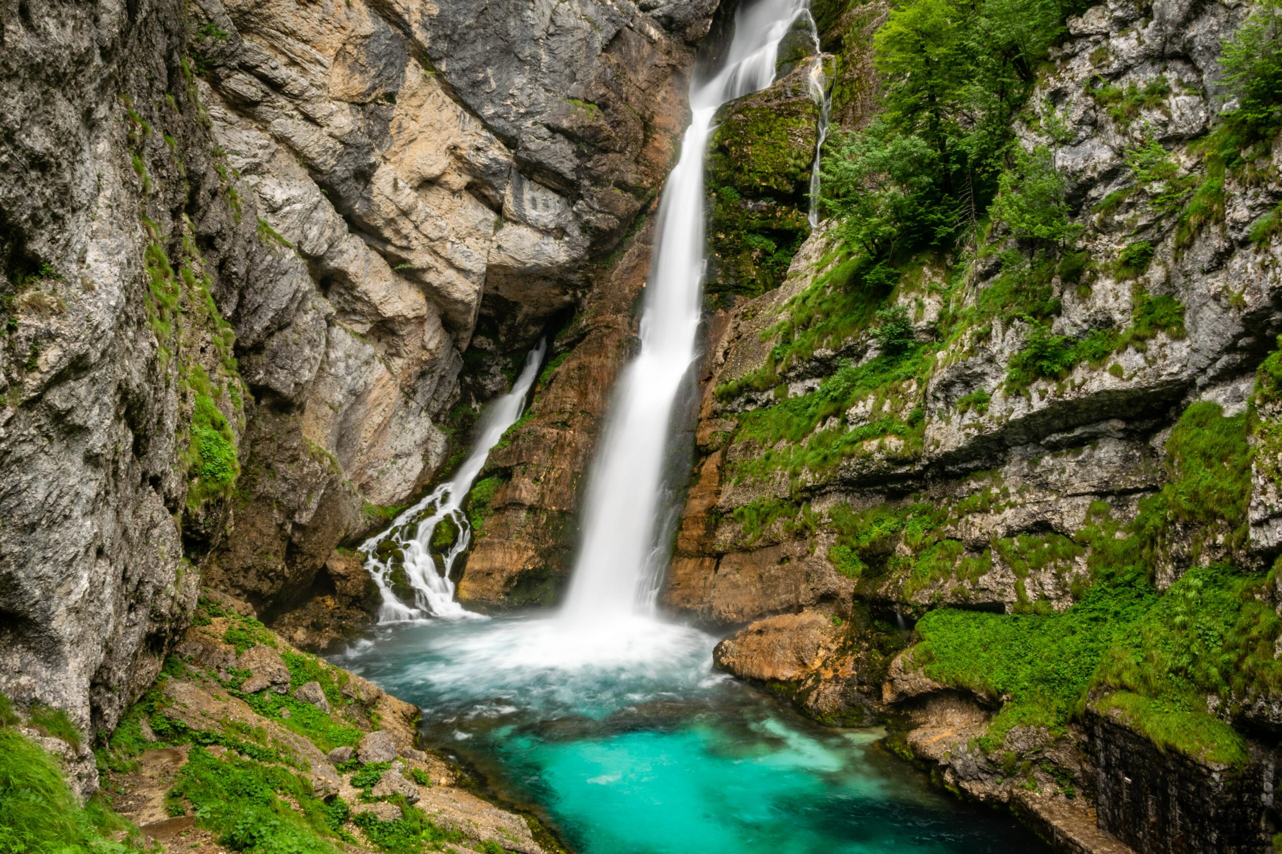 Cachoeira em Slap Savica, Eslovênia. -Representa seguro viagem em Eslovênia.
