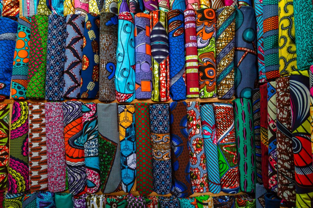 Tecidos africanos típicos e coloridos da cultura da Costa do Marfim - Representa seguro viagem Costa do Marfim.
