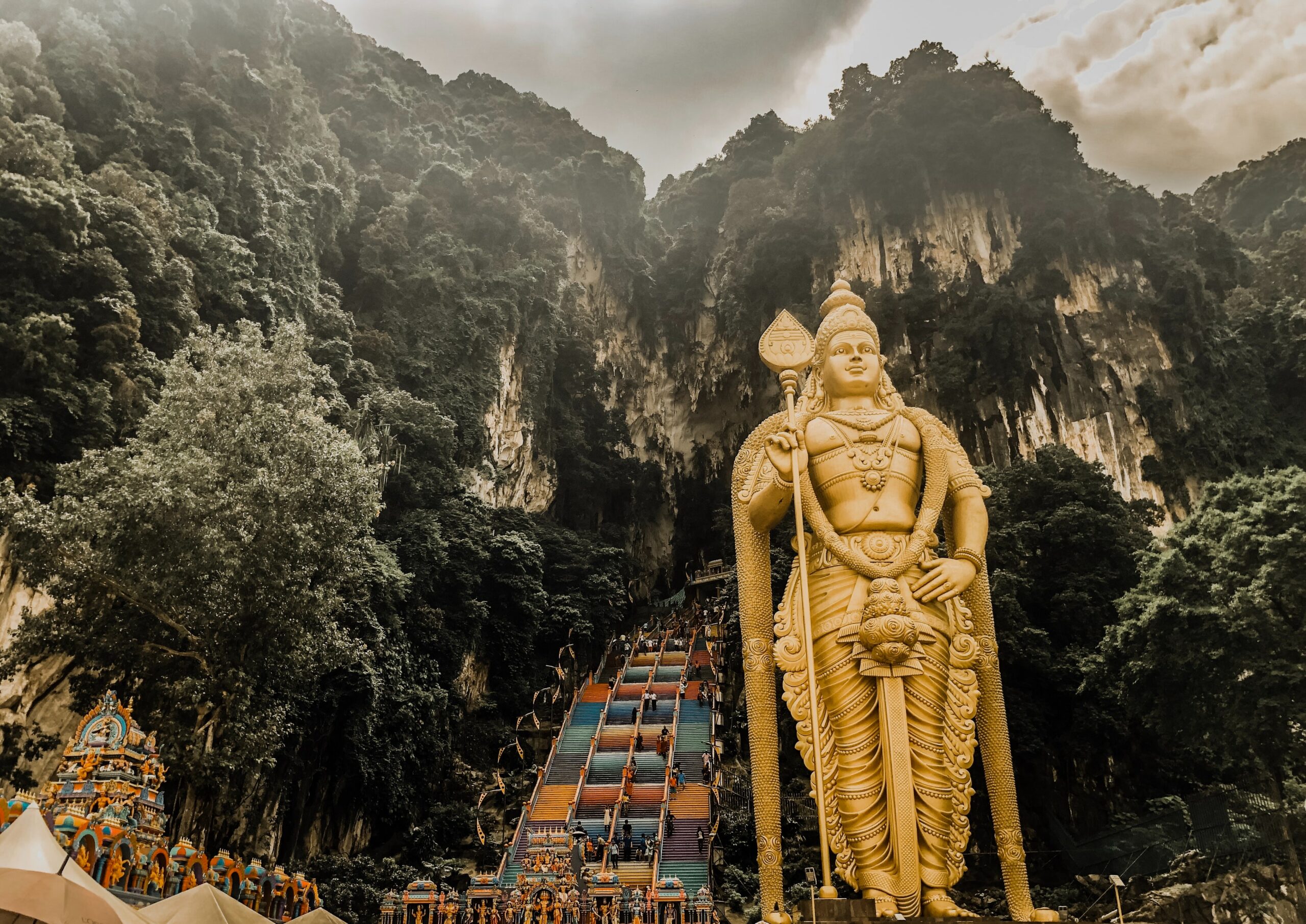 Vista de Batu Caves, Kuala Lumpur, Malásia- Representa seguro viagem para Malásia