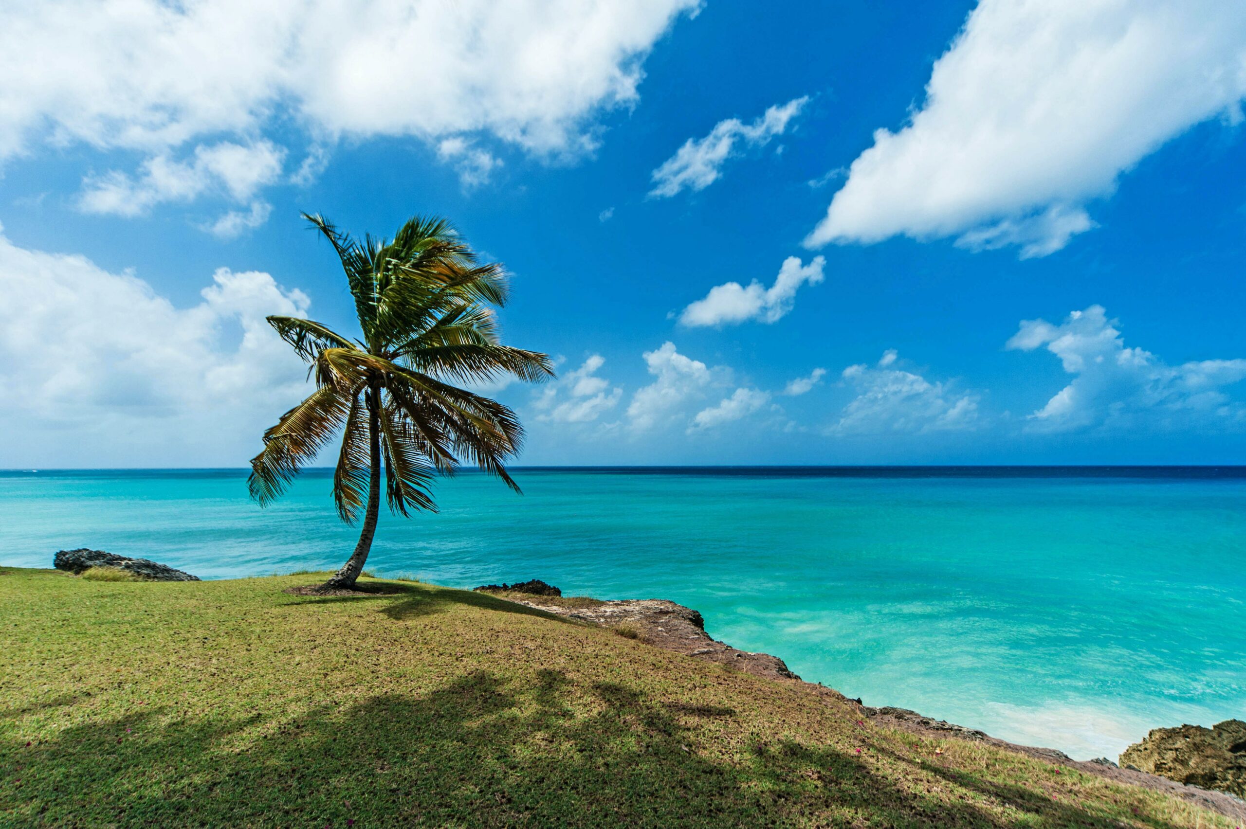Vista do mar azul e límpido de Barbados - Representa seguro viagem para Barbados.