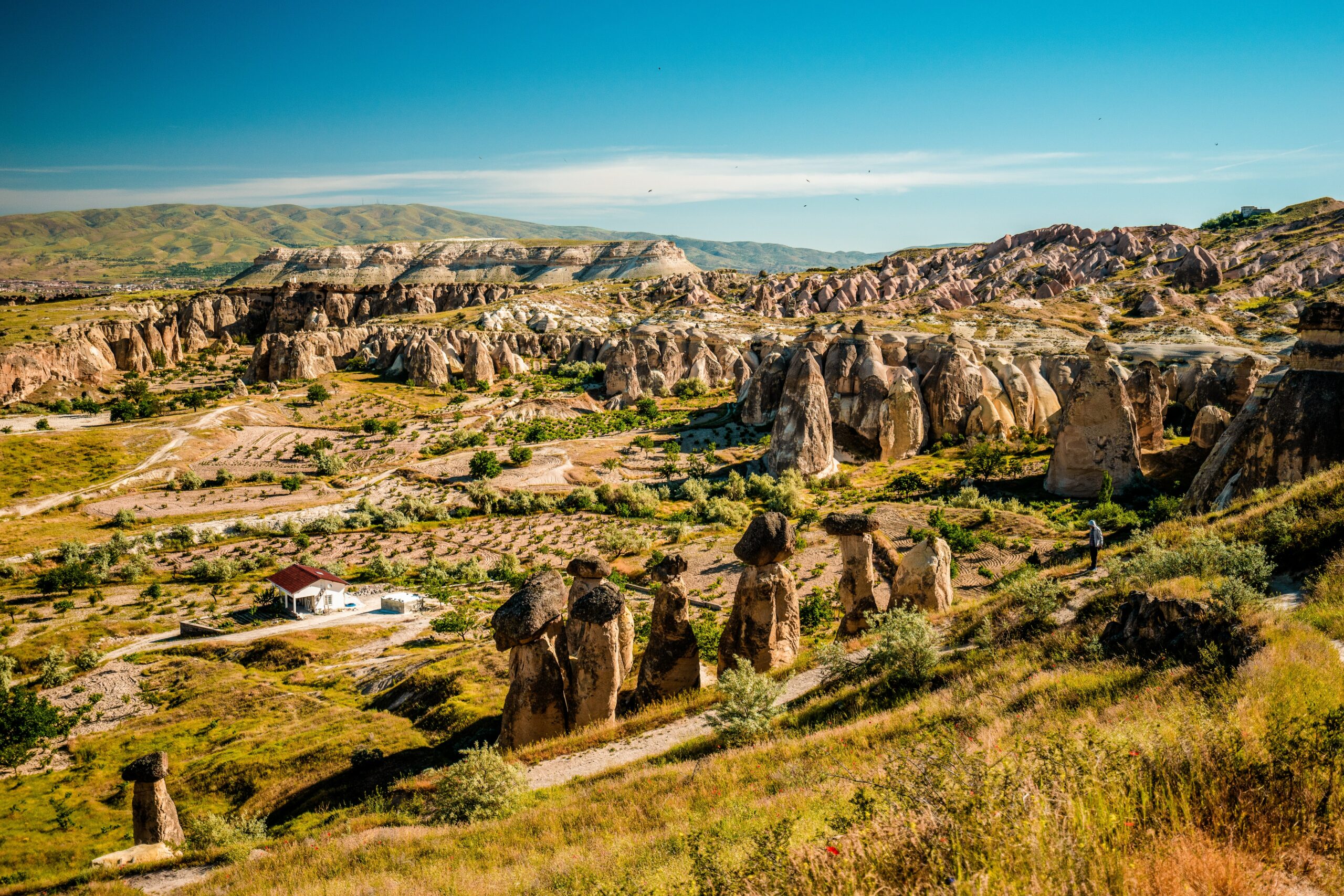 Formações rochosas nomeadas Chaminés das Fadas na Capadócia, Turquia - Representa seguro viagem Capadócia.