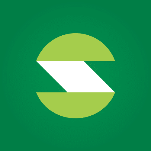Logo da Seguros Promo, em branco e verde claro, com formato que se assemelha a um S, sobre um fundo verde escuro