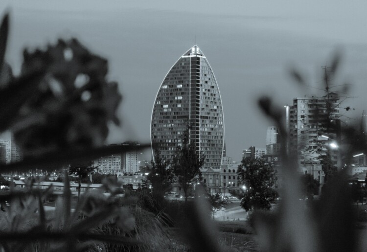 eSIM Azerbaijão: Explore a Terra do Fogo conectado