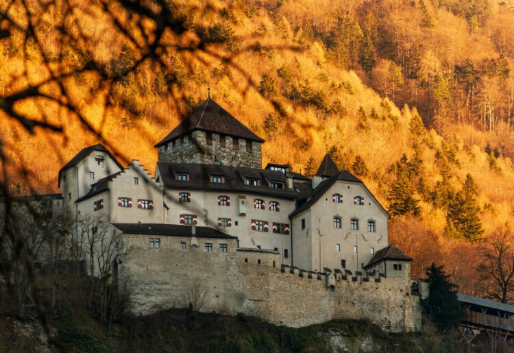 eSIM Liechtenstein: Explore o país conectado