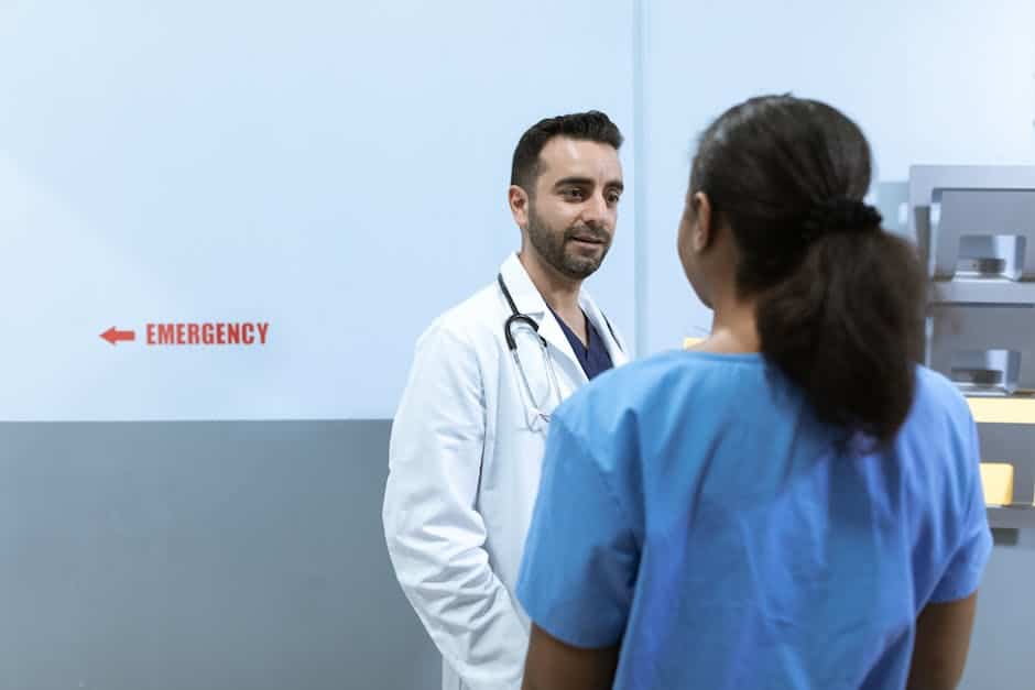 Médico atendendo paciente em hospital no exterior em situação de emergência durante viagem internacional